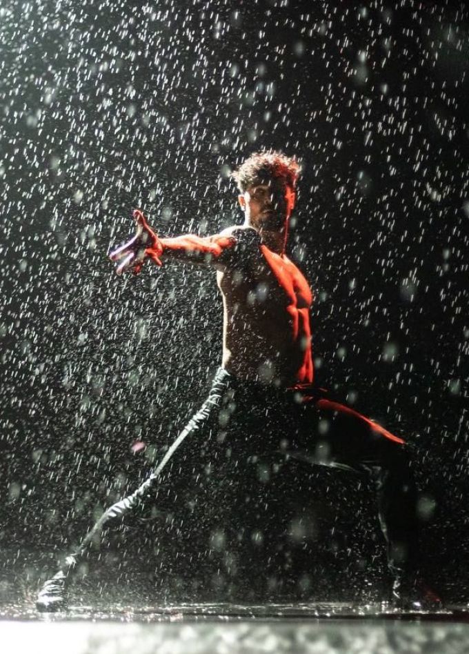 Шоу под дождём V. Признание в любви