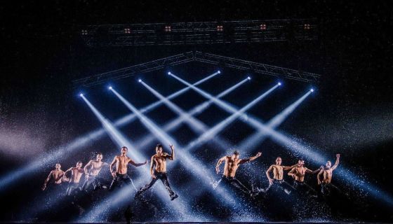 Шоу под дождём V. Признание в любви